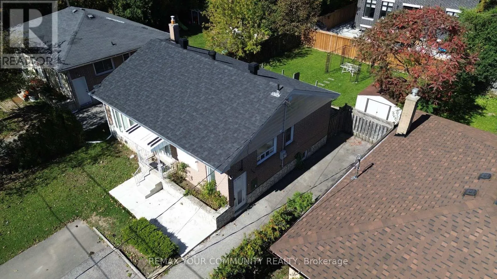LOWER LEVEL - 387 PALISER CRESCENT N