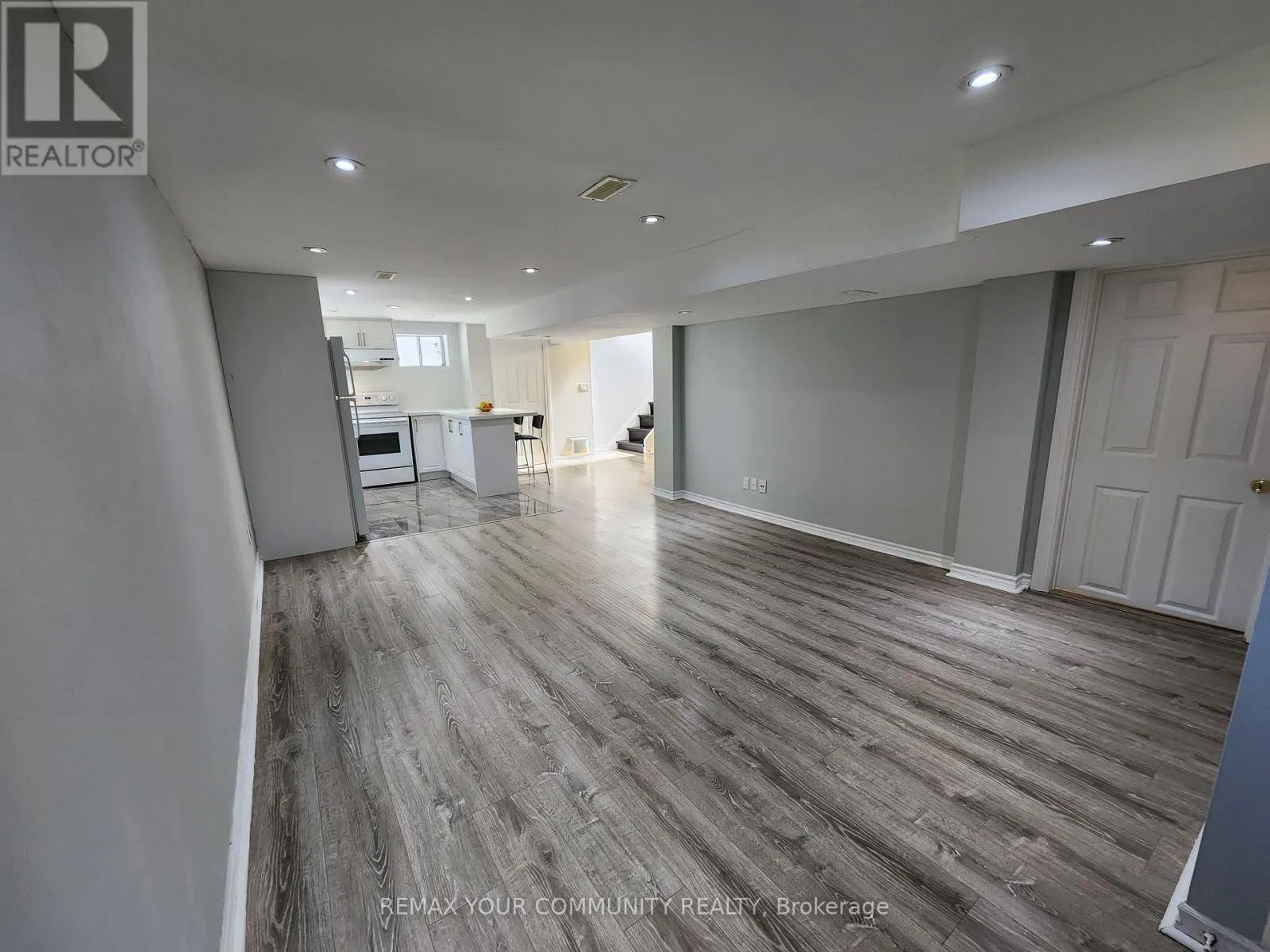 LOWER LEVEL - 387 PALISER CRESCENT N