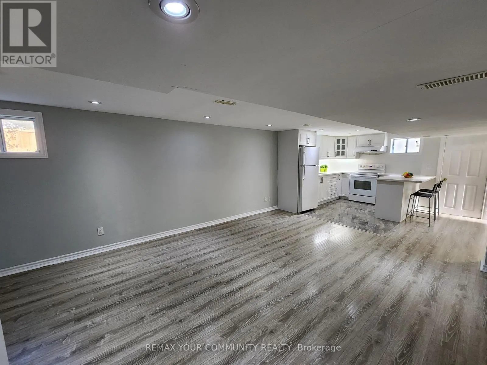 LOWER LEVEL - 387 PALISER CRESCENT N