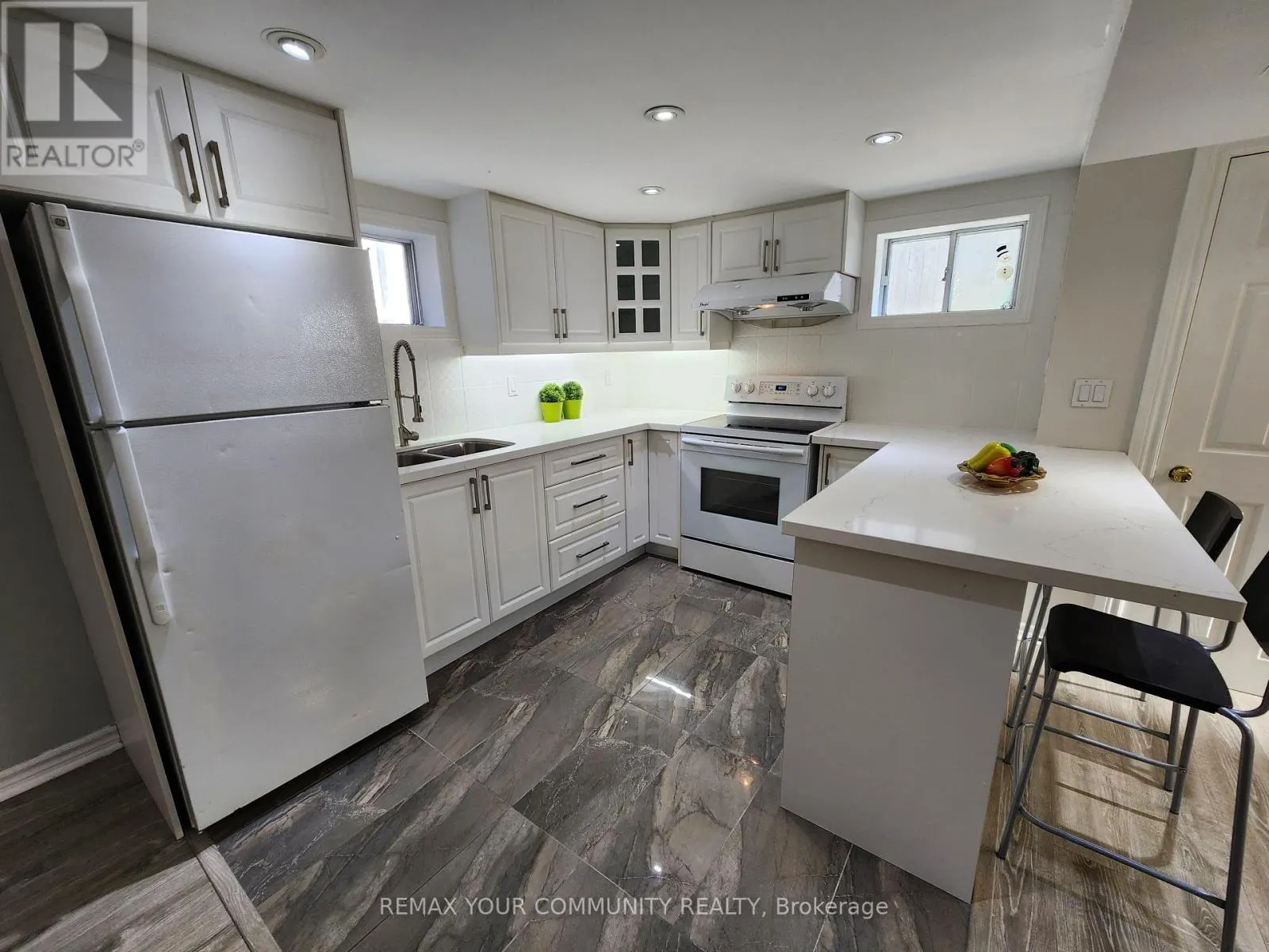 LOWER LEVEL - 387 PALISER CRESCENT N