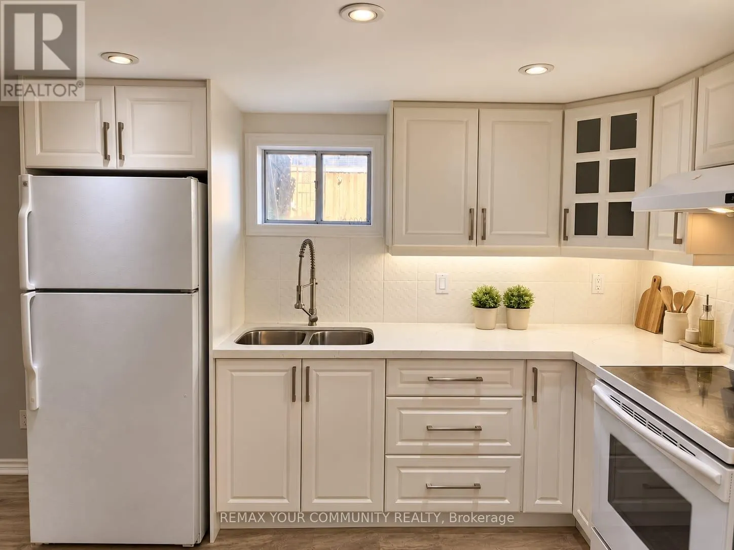 LOWER LEVEL - 387 PALISER CRESCENT N