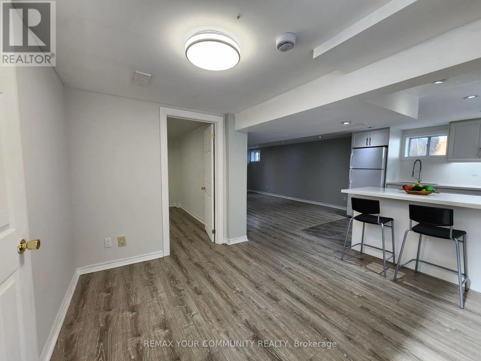 LOWER LEVEL - 387 PALISER CRESCENT N