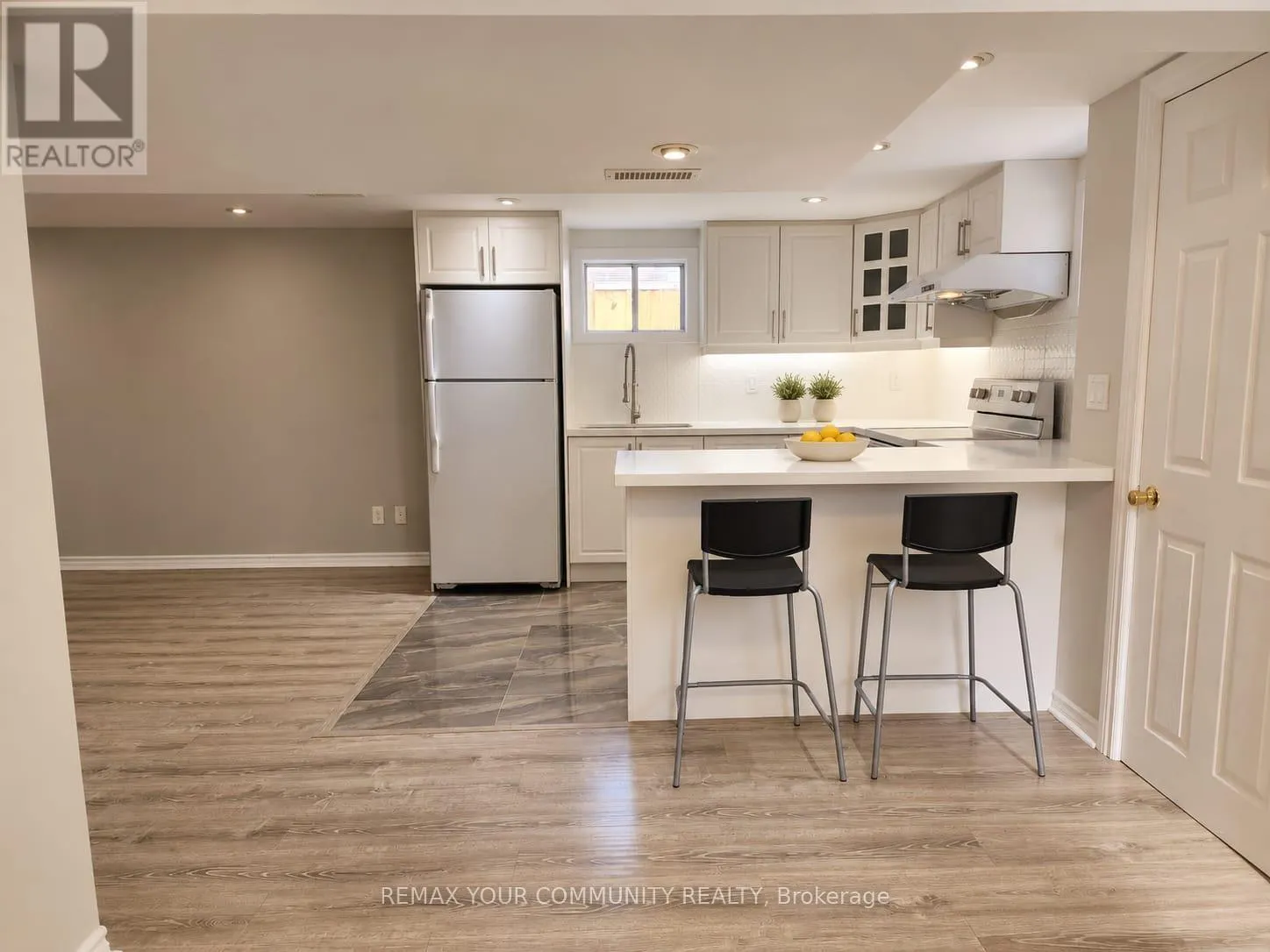 LOWER LEVEL - 387 PALISER CRESCENT N