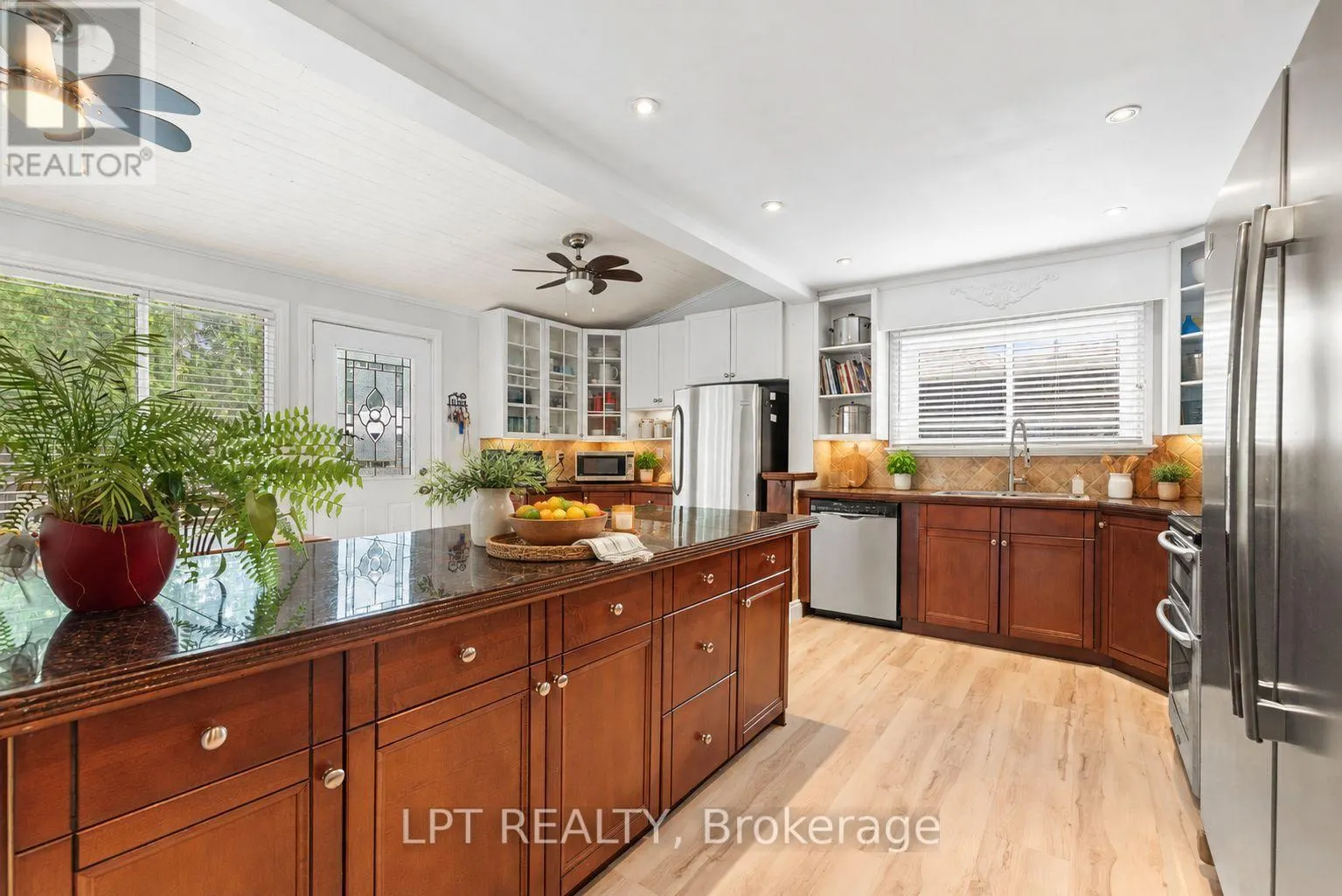 427 LAKE DRIVE E