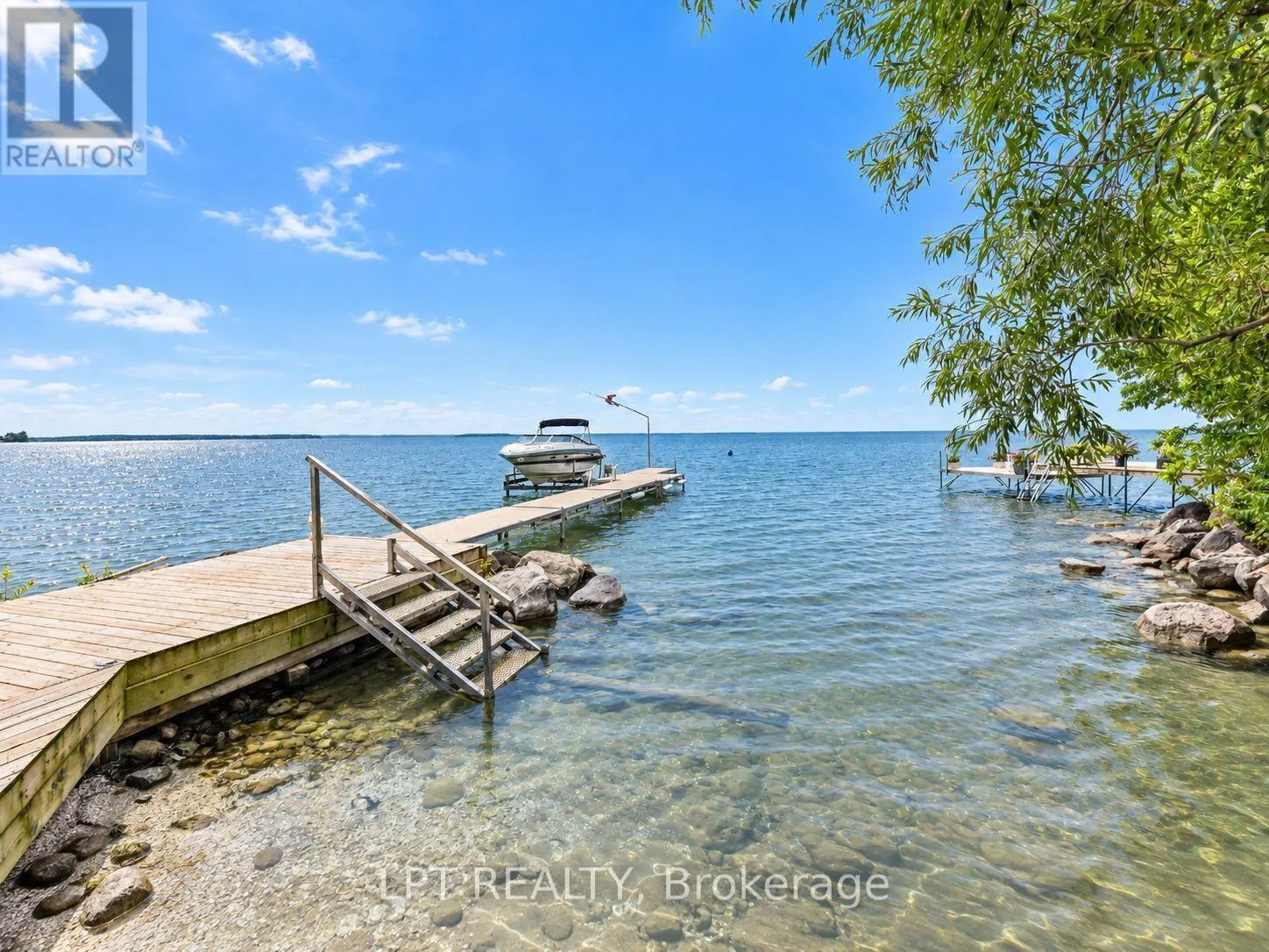 427 LAKE DRIVE E