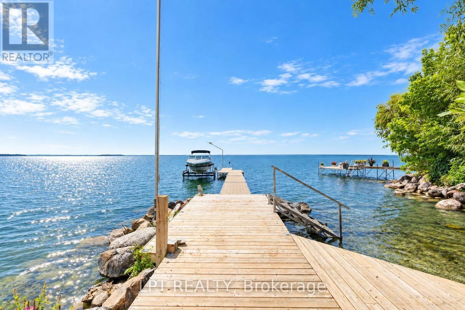 427 LAKE DRIVE E