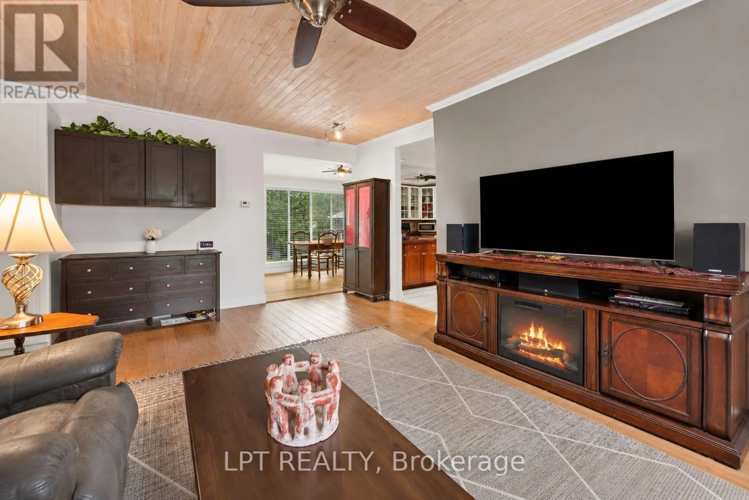 427 LAKE DRIVE E