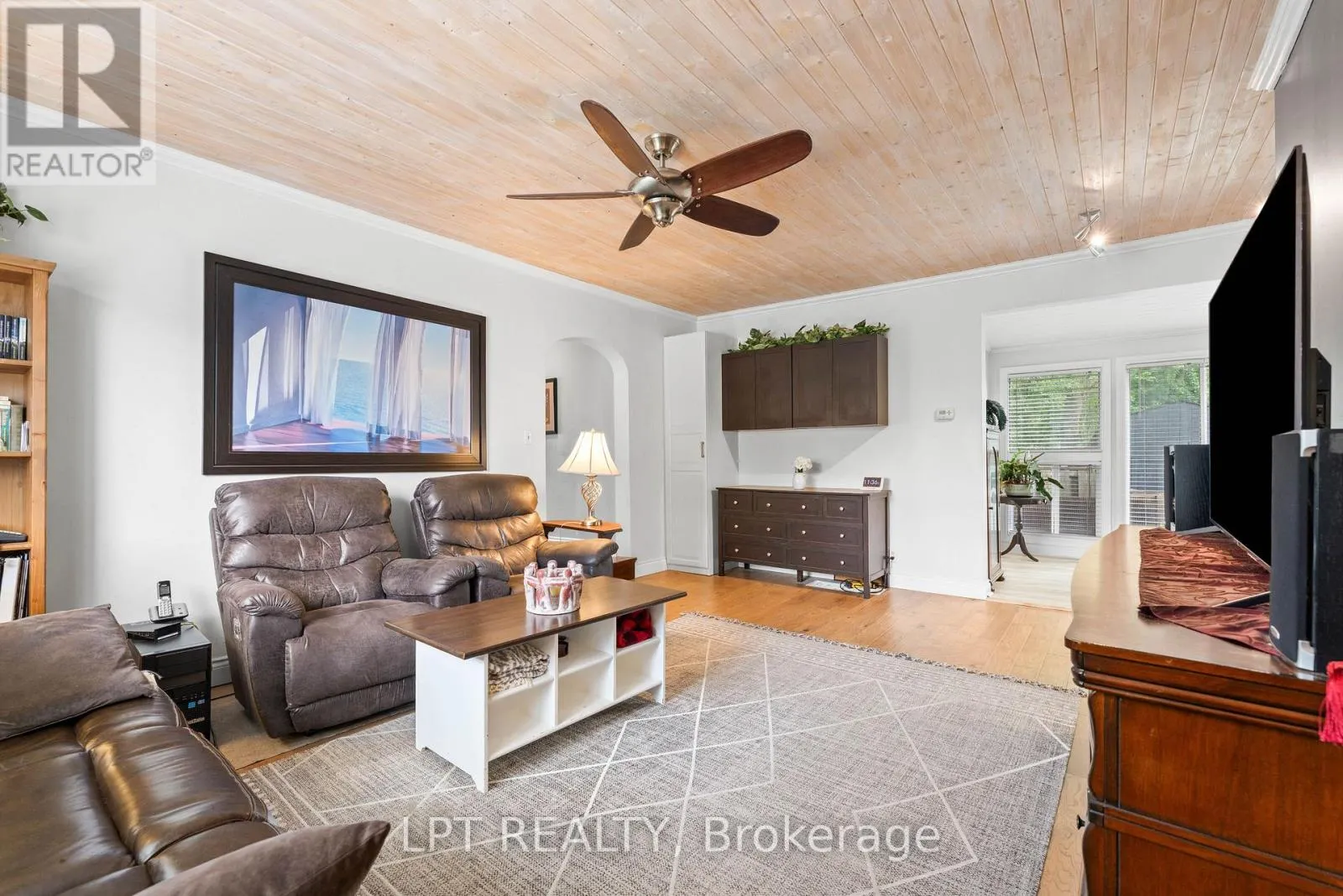 427 LAKE DRIVE E