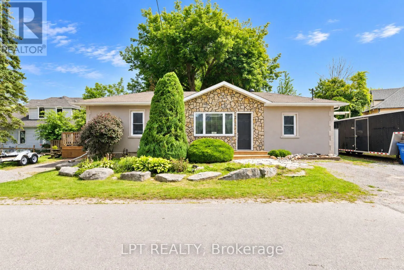 427 LAKE DRIVE E