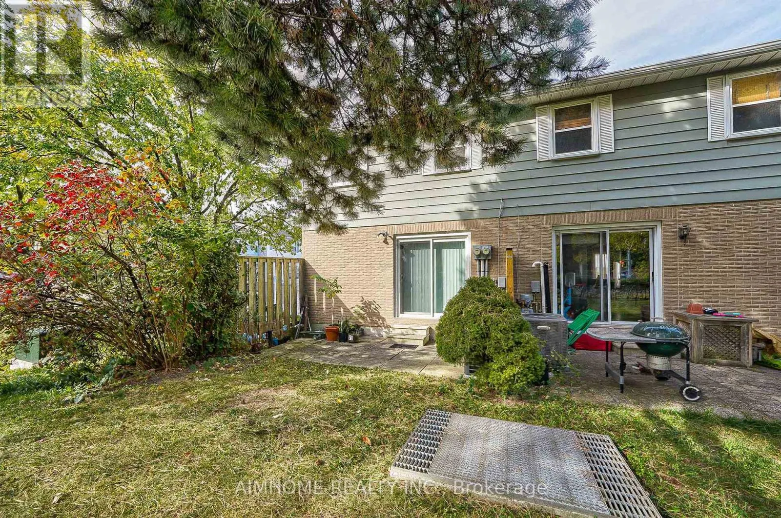 1692 JOHN STREET