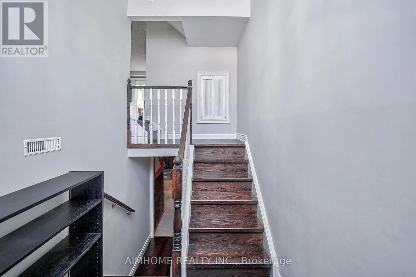 1692 JOHN STREET