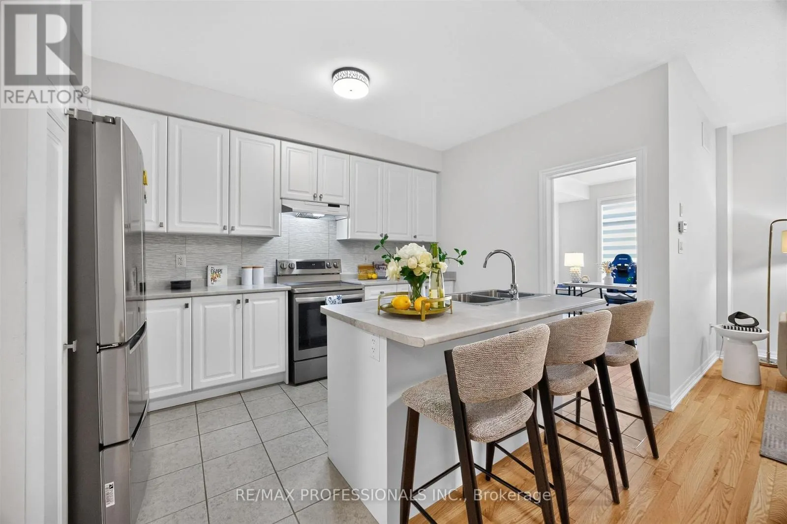 5 DELANO WAY