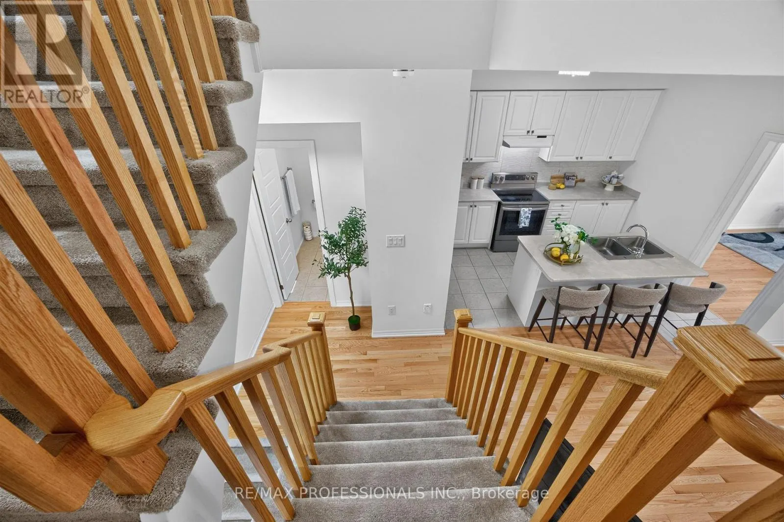 5 DELANO WAY