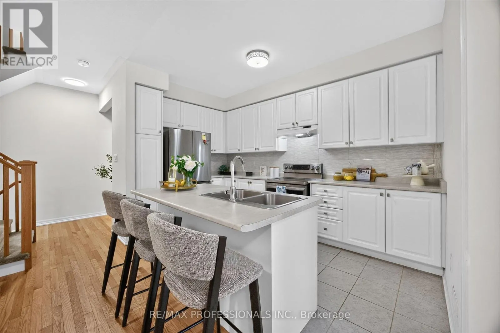 5 DELANO WAY