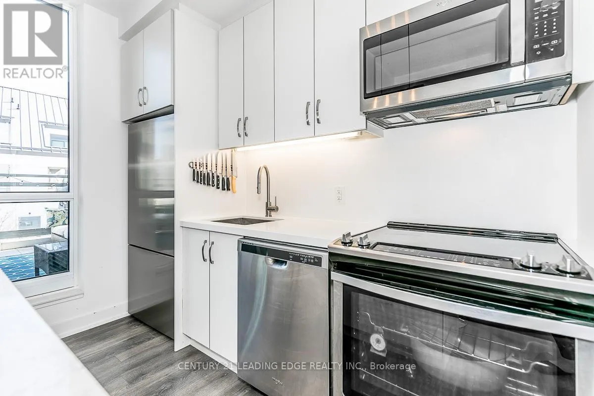 97 - 303 BROWARD WAY