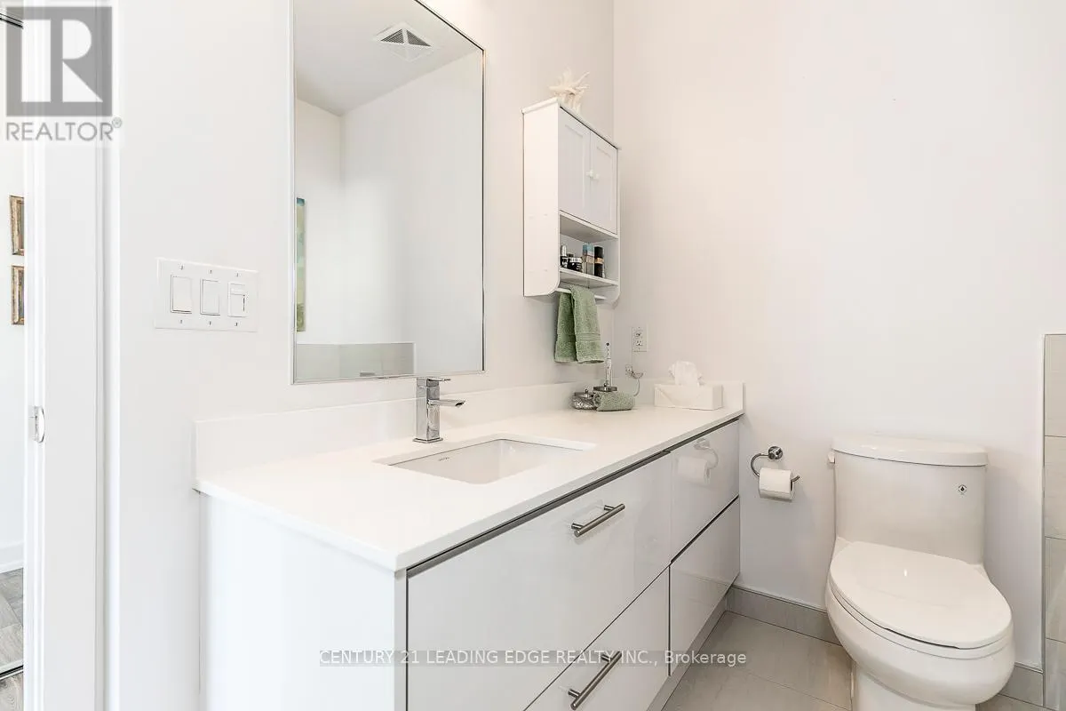 97 - 303 BROWARD WAY