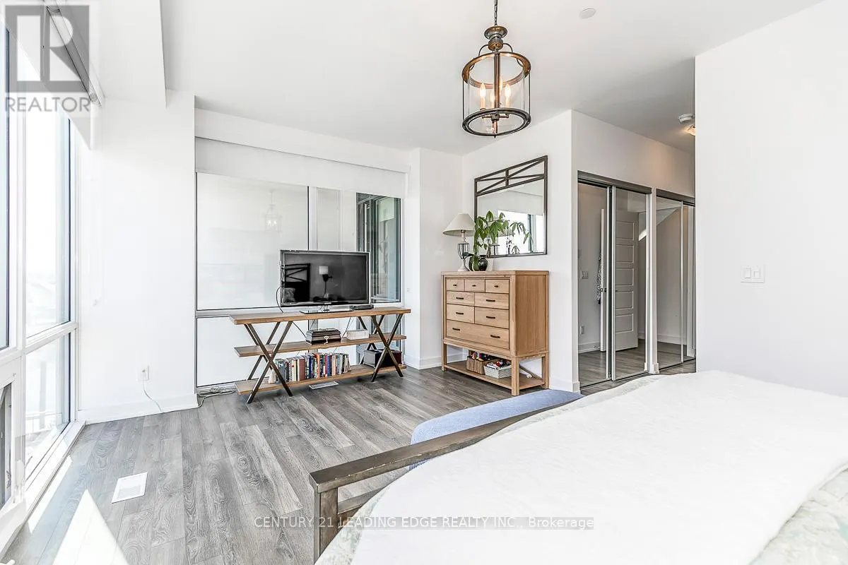97 - 303 BROWARD WAY