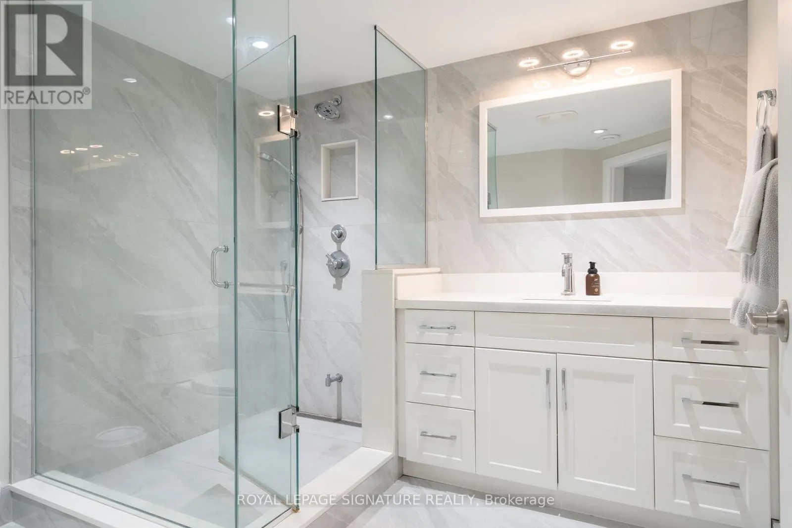BSMT - 305 BLUE GRASS BOULEVARD