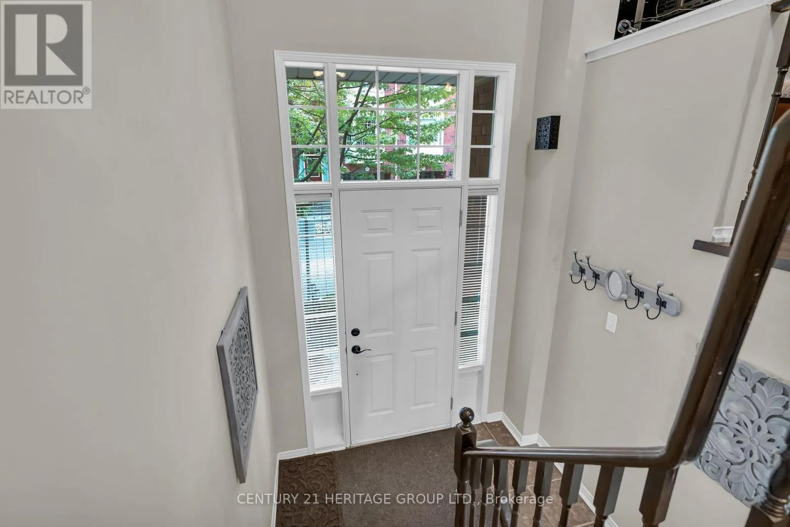 83 MOSAICS AVENUE