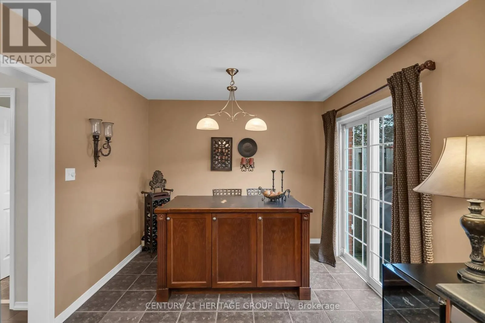 83 MOSAICS AVENUE