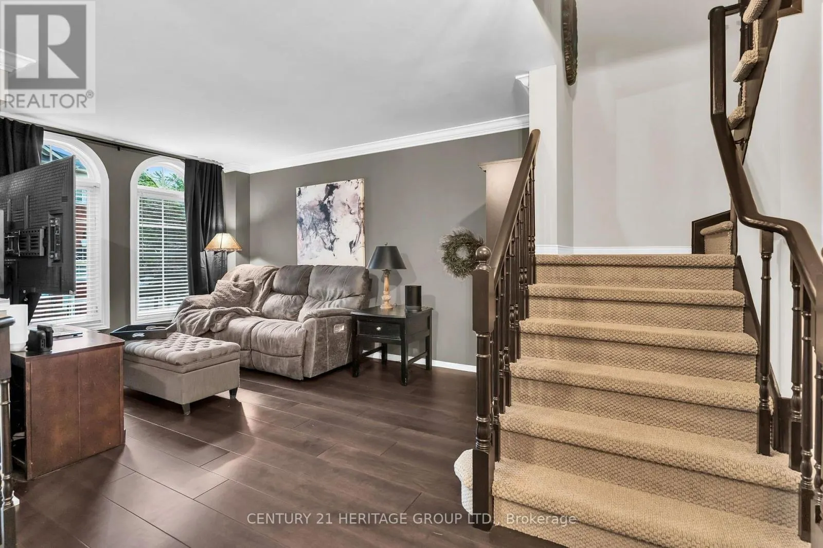 83 MOSAICS AVENUE