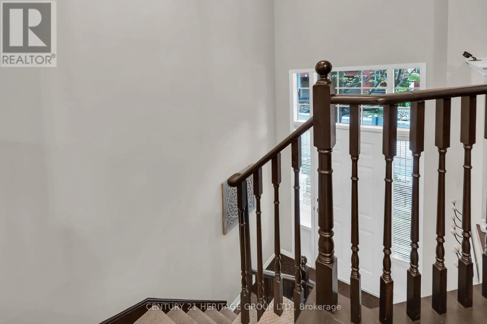 83 MOSAICS AVENUE