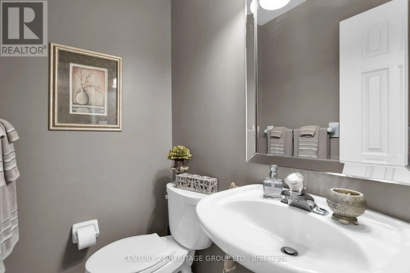 83 MOSAICS AVENUE