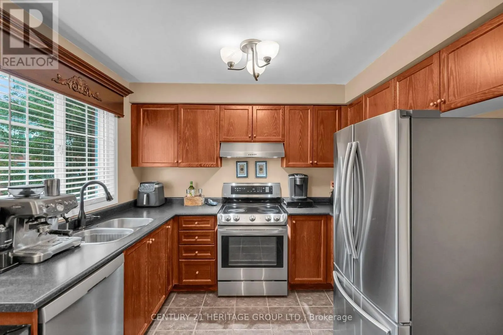 83 MOSAICS AVENUE