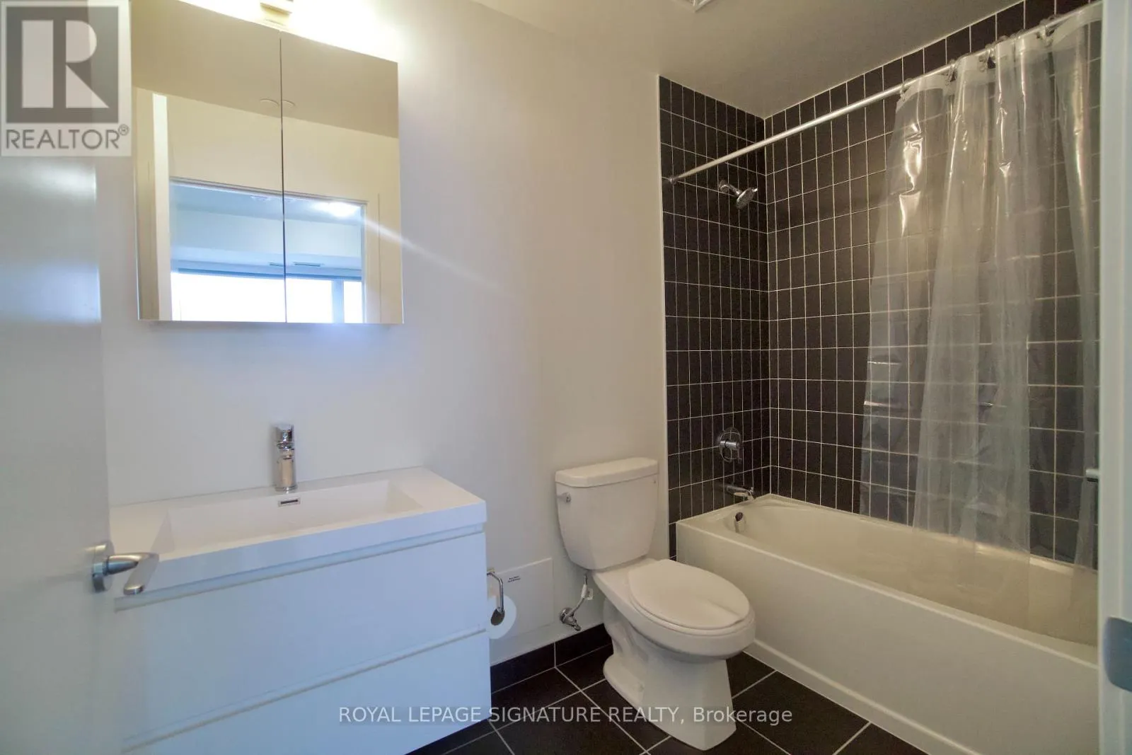 414 - 38 ANDRE DE GRASSE STREET
