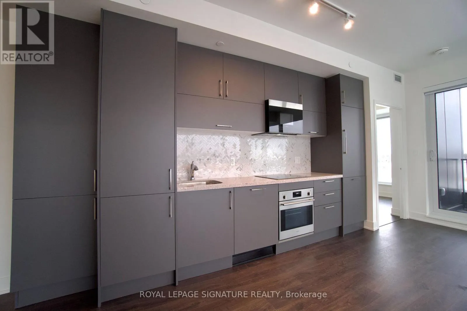 414 - 38 ANDRE DE GRASSE STREET