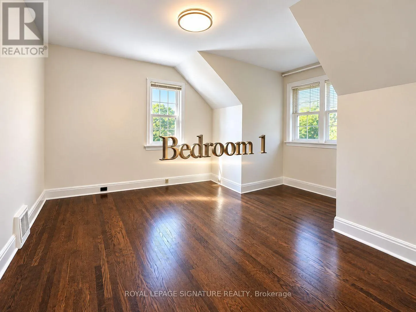 MAIN UNIT - 21 YONGEVIEW AVENUE