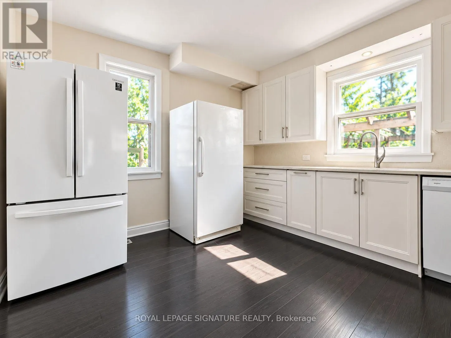 MAIN UNIT - 21 YONGEVIEW AVENUE