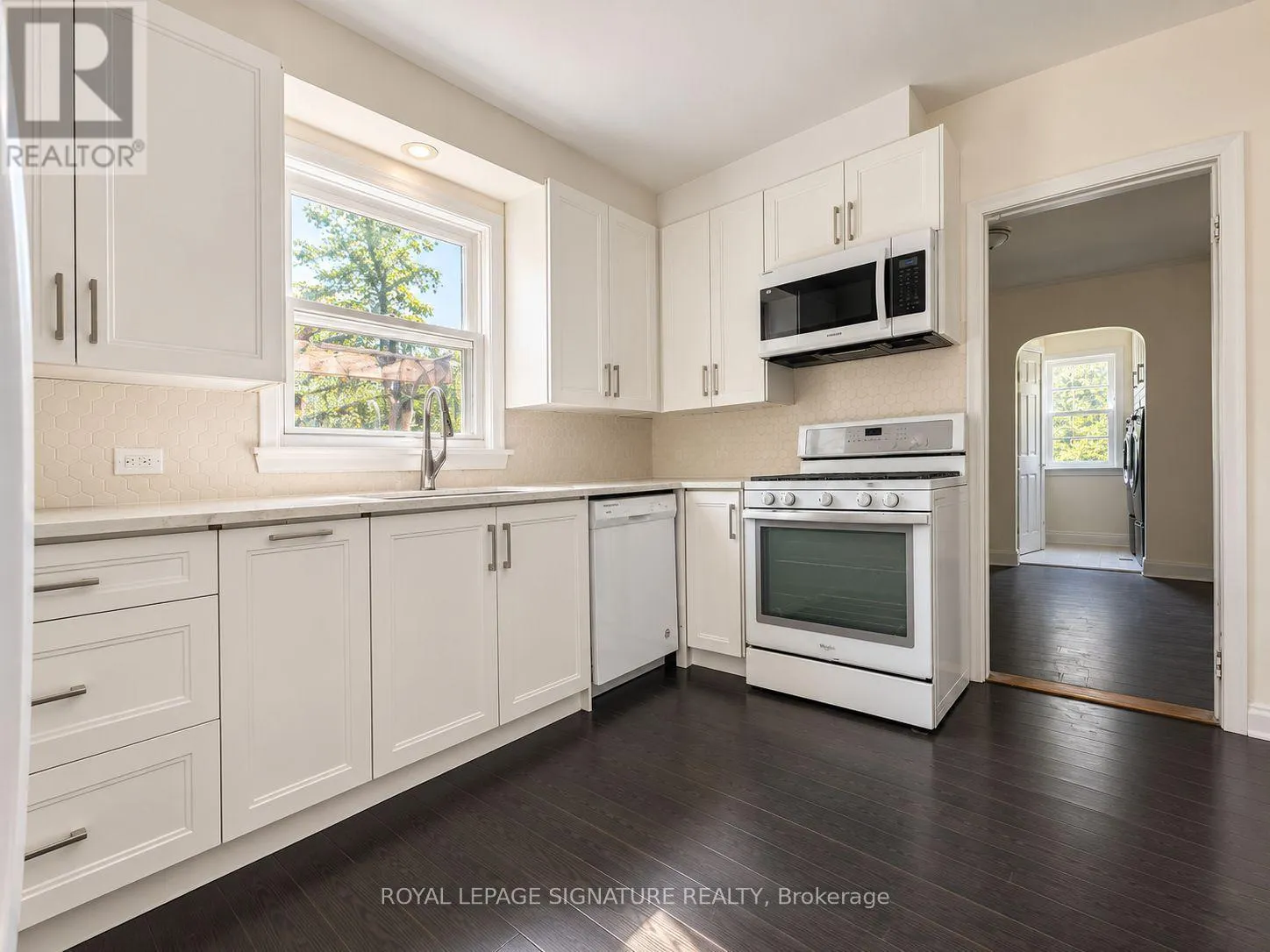 MAIN UNIT - 21 YONGEVIEW AVENUE