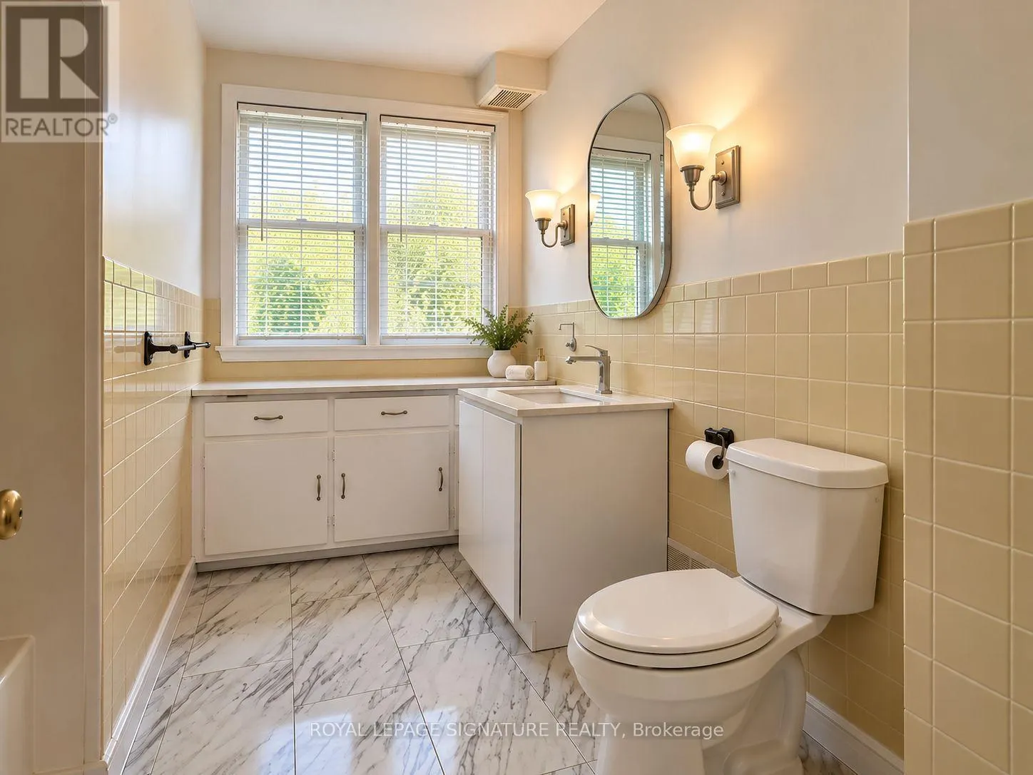 MAIN UNIT - 21 YONGEVIEW AVENUE