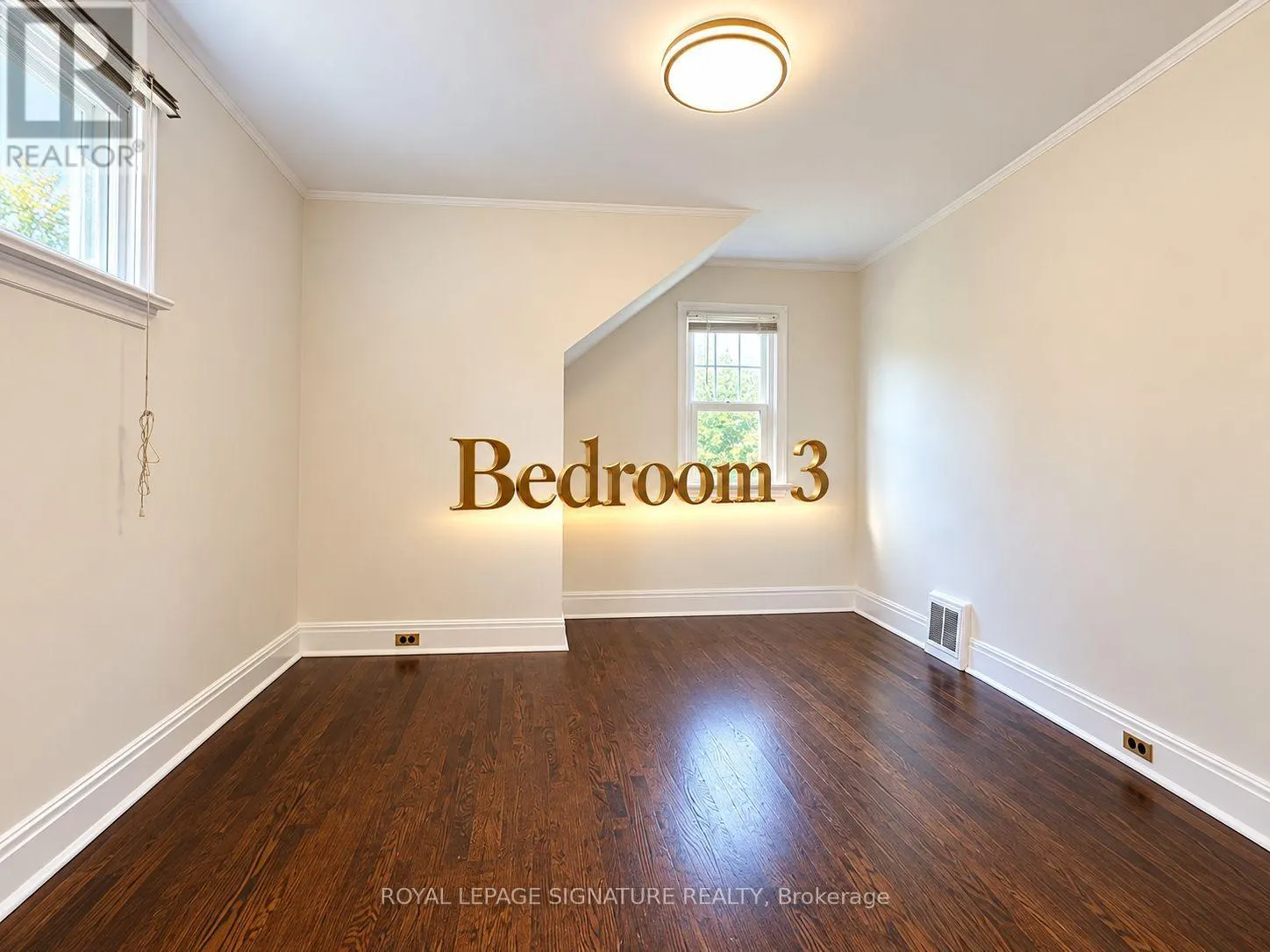 MAIN UNIT - 21 YONGEVIEW AVENUE