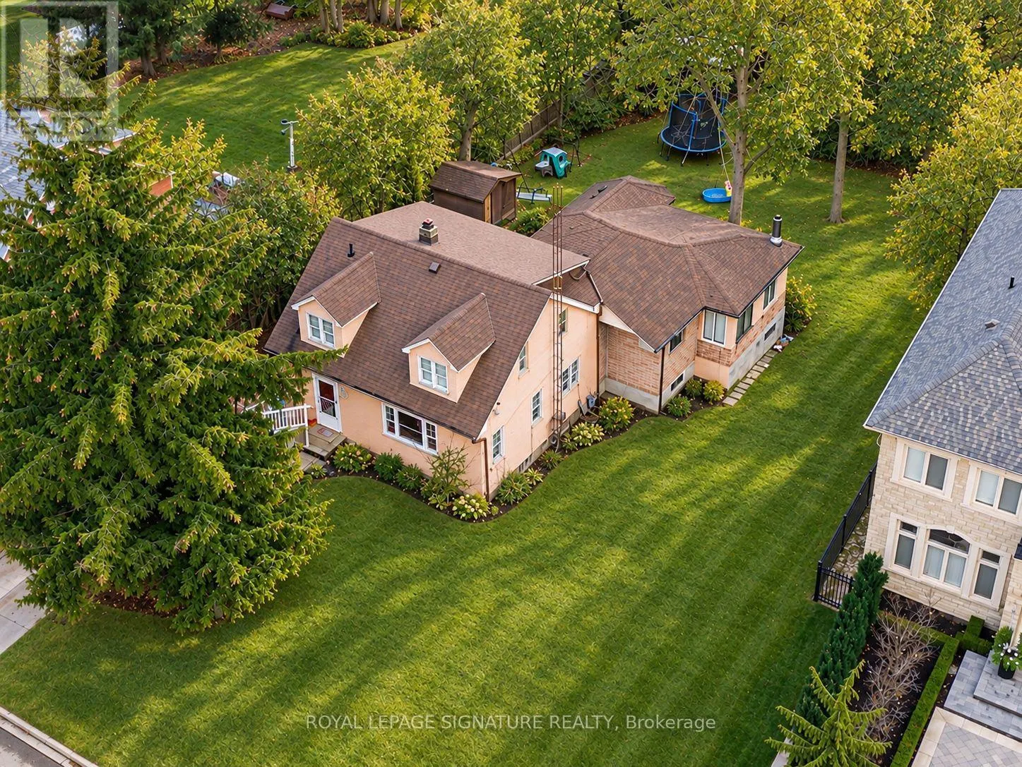 MAIN UNIT - 21 YONGEVIEW AVENUE