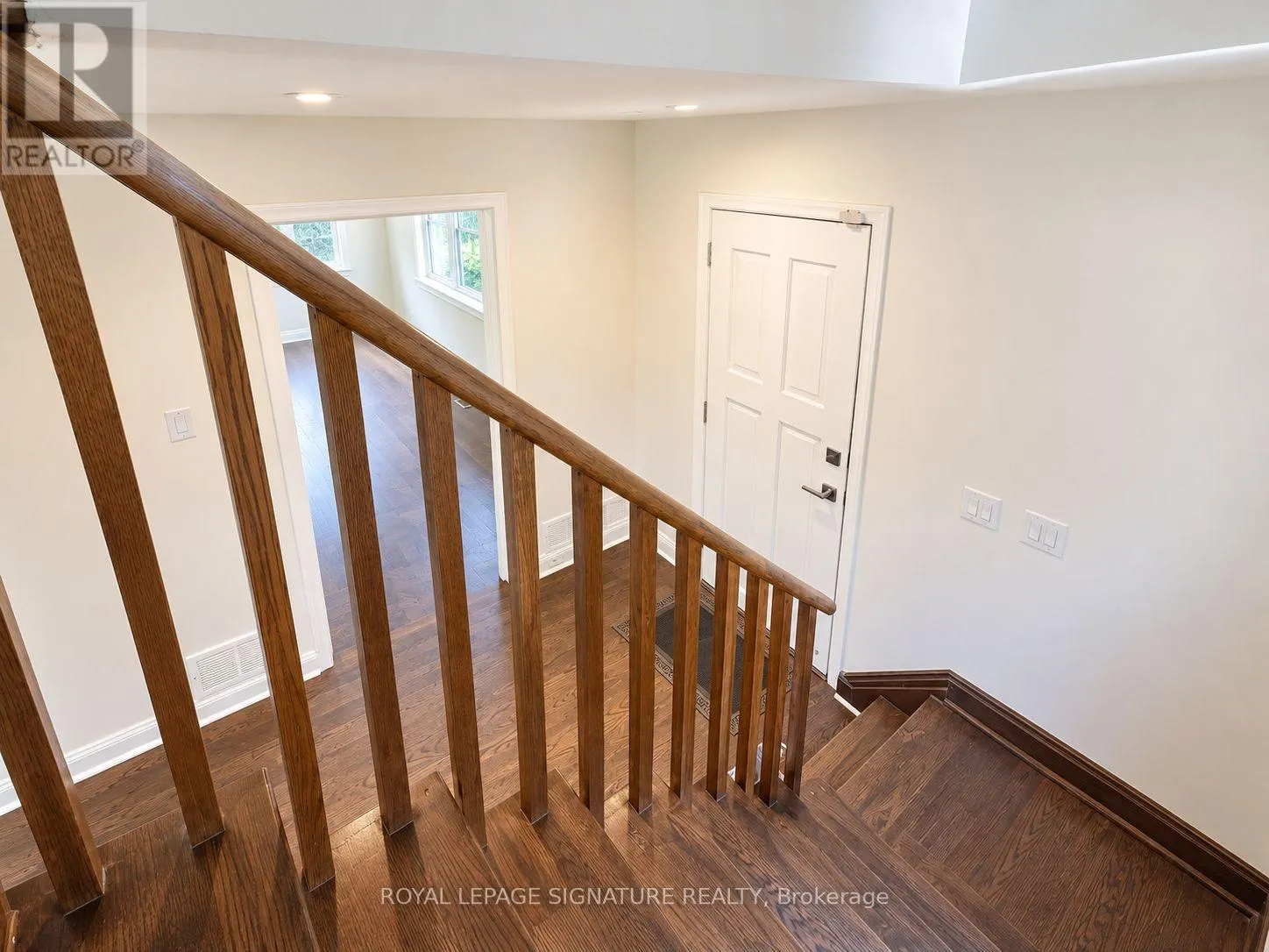MAIN UNIT - 21 YONGEVIEW AVENUE