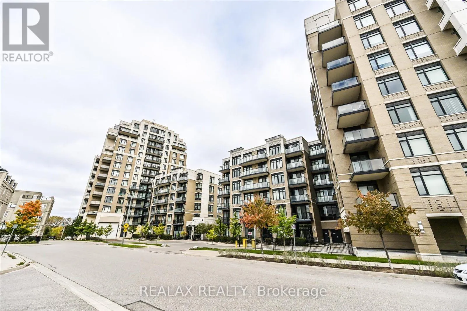 801 - 131 UPPER DUKE CRESCENT
