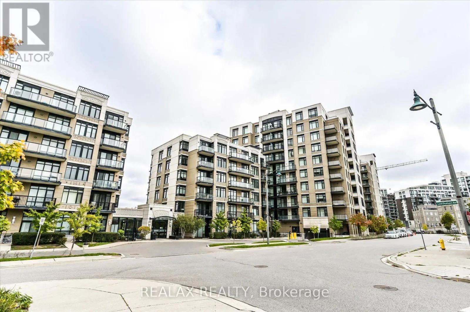 801 - 131 UPPER DUKE CRESCENT
