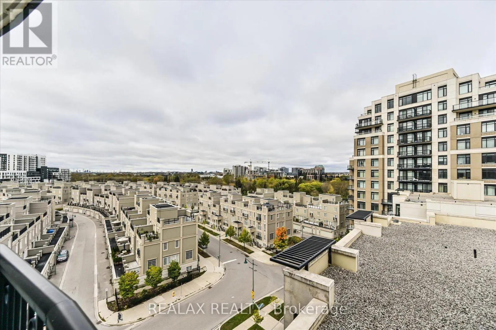 801 - 131 UPPER DUKE CRESCENT