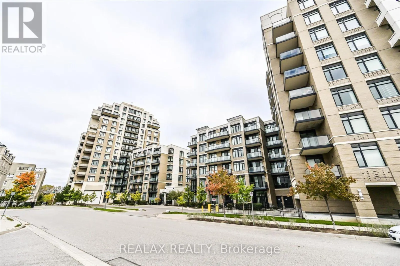 801 - 131 UPPER DUKE CRESCENT
