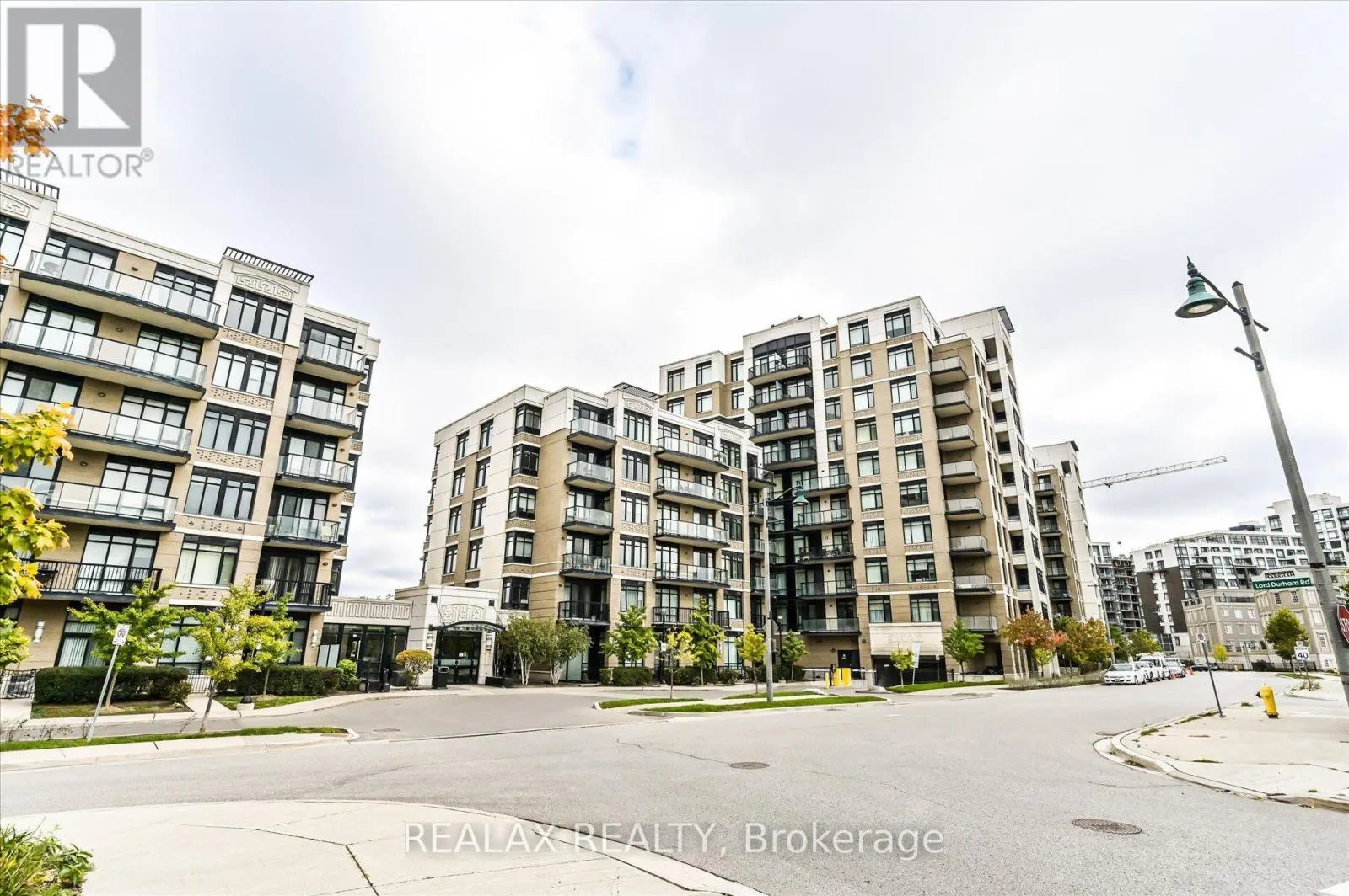 801 - 131 UPPER DUKE CRESCENT