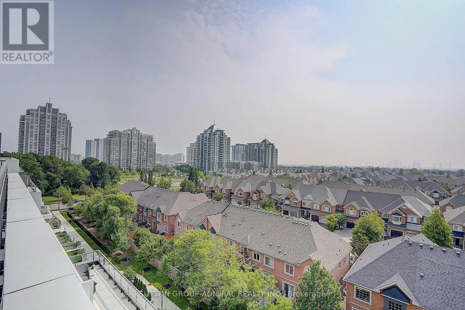 712 - 8 BEVERLEY GLEN BOULEVARD
