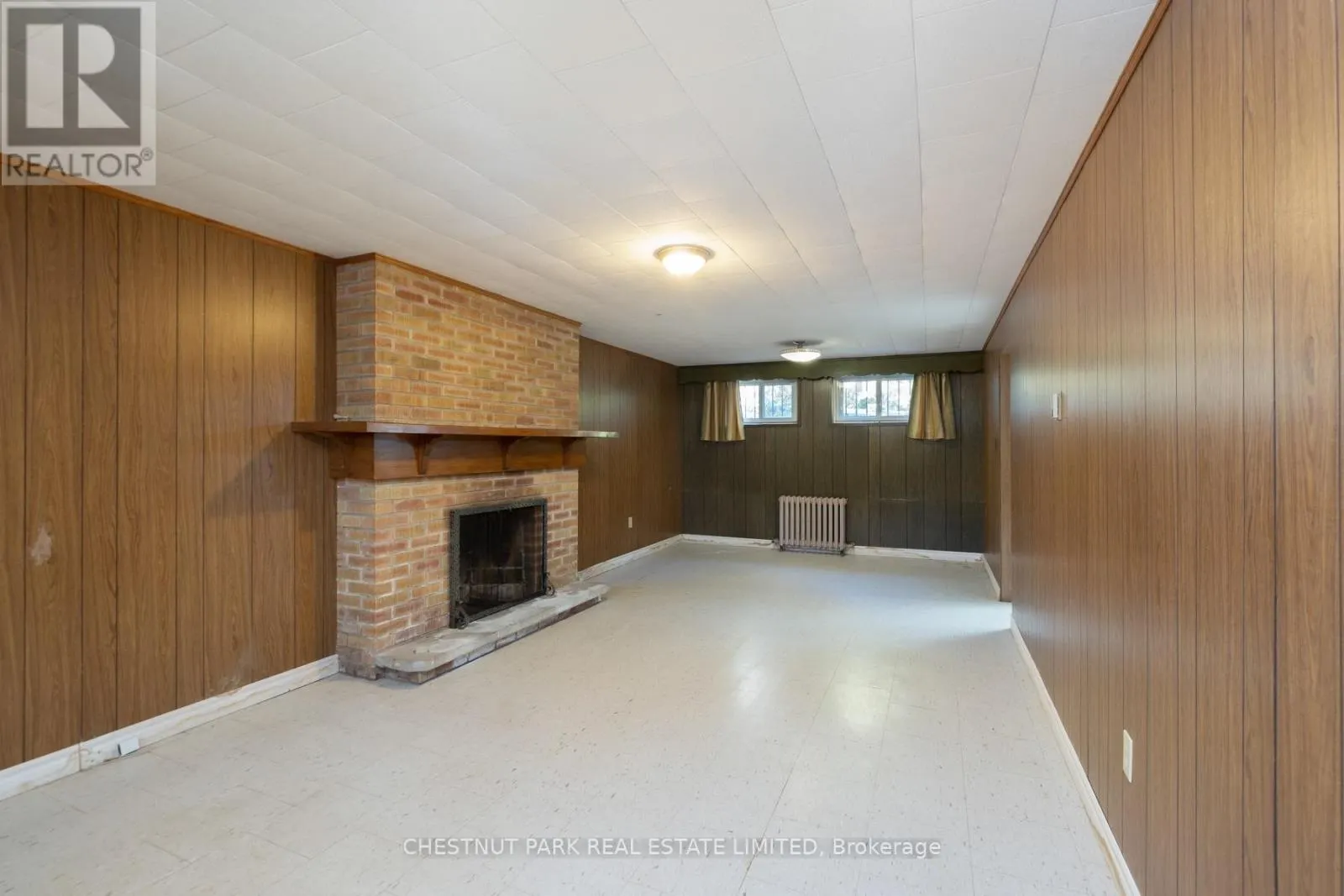 20 STRATHROY CRESCENT