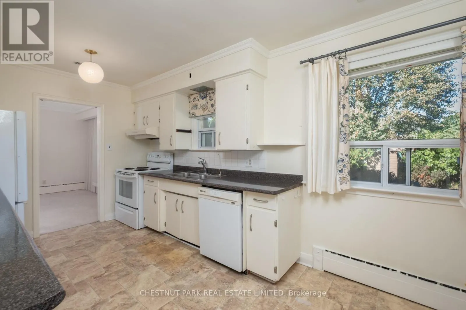 20 STRATHROY CRESCENT