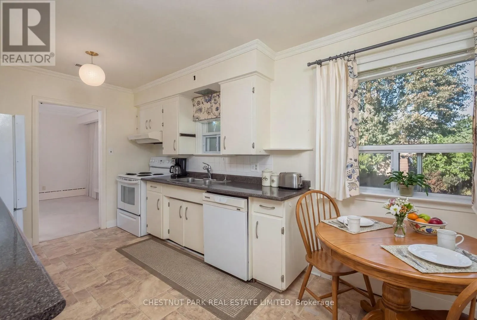 20 STRATHROY CRESCENT
