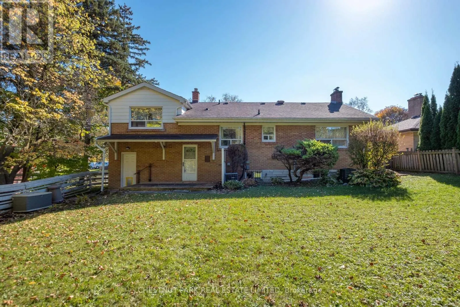 20 STRATHROY CRESCENT