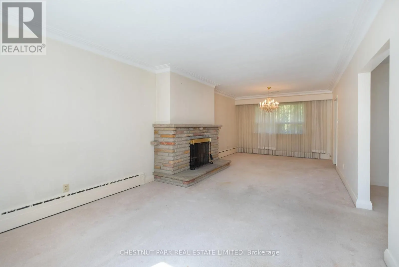 20 STRATHROY CRESCENT