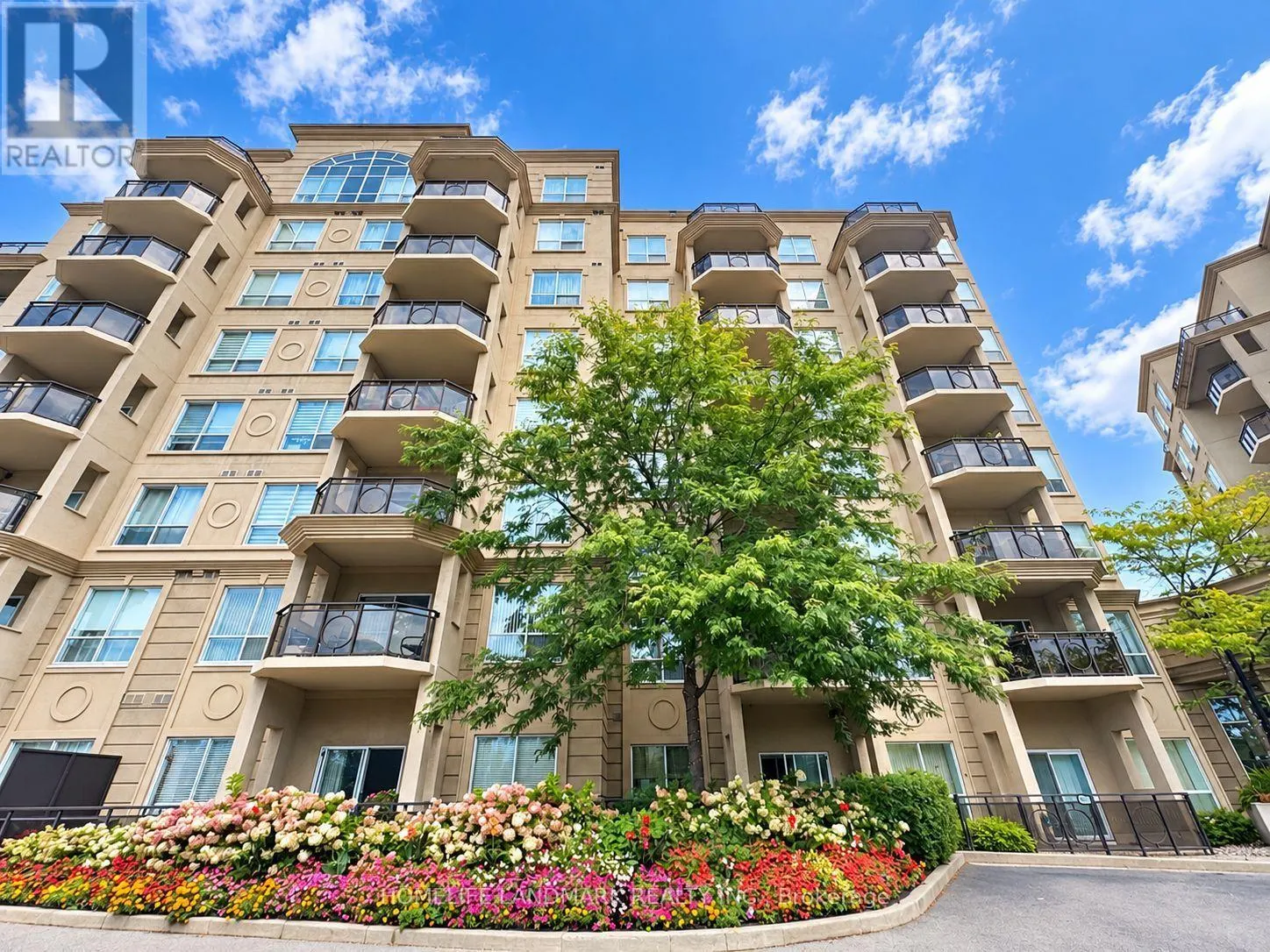 512 - 8 MAISON PARC COURT