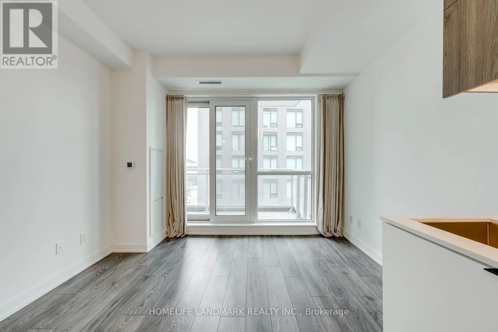 307 - 8888 YONGE STREET